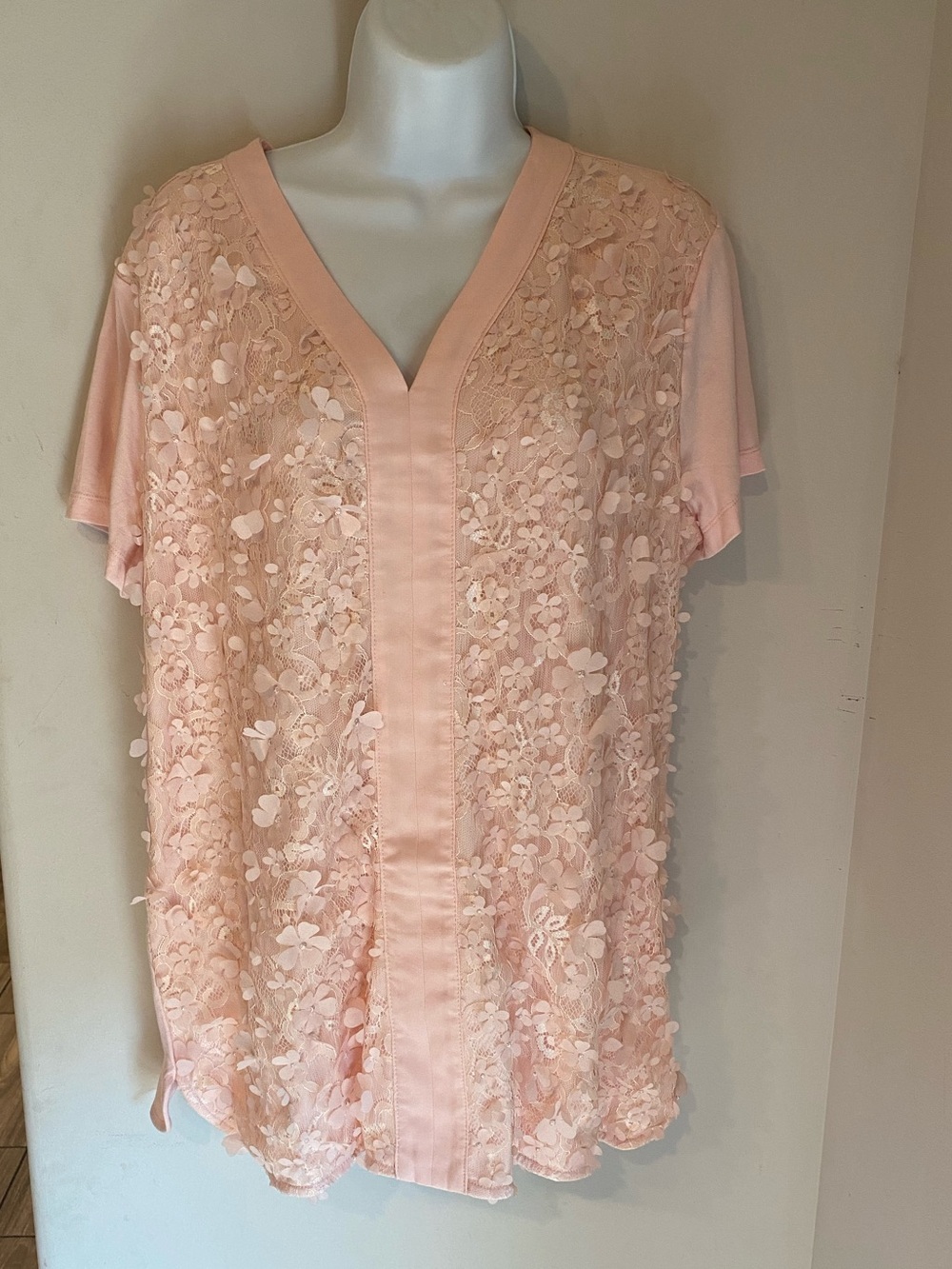 BADGLEY MISCHKA Pearl Blush Pink 3D Floral Lace V Neck Top Tee Blouse XL NWT